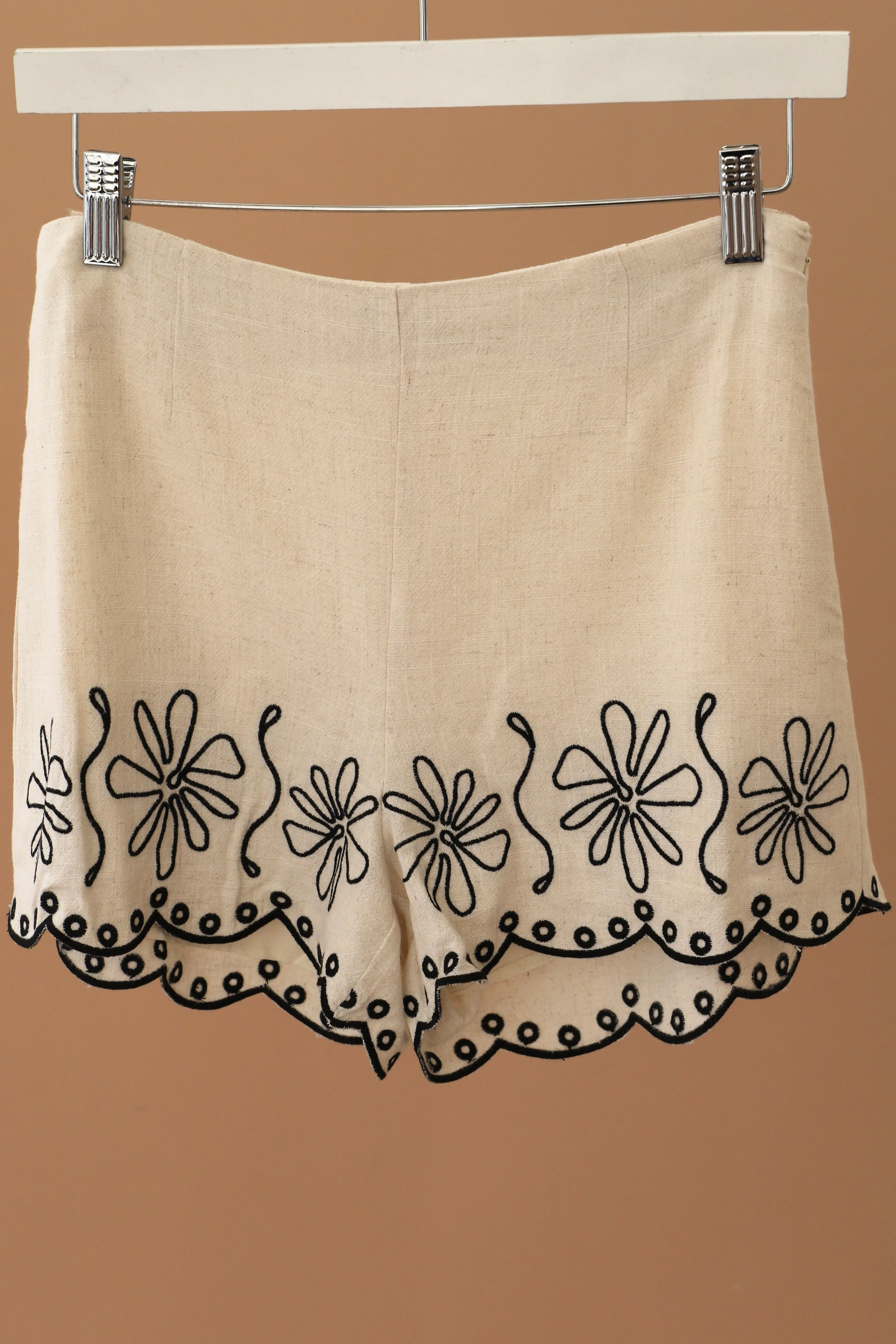 EMBROIDERED LINEN SET