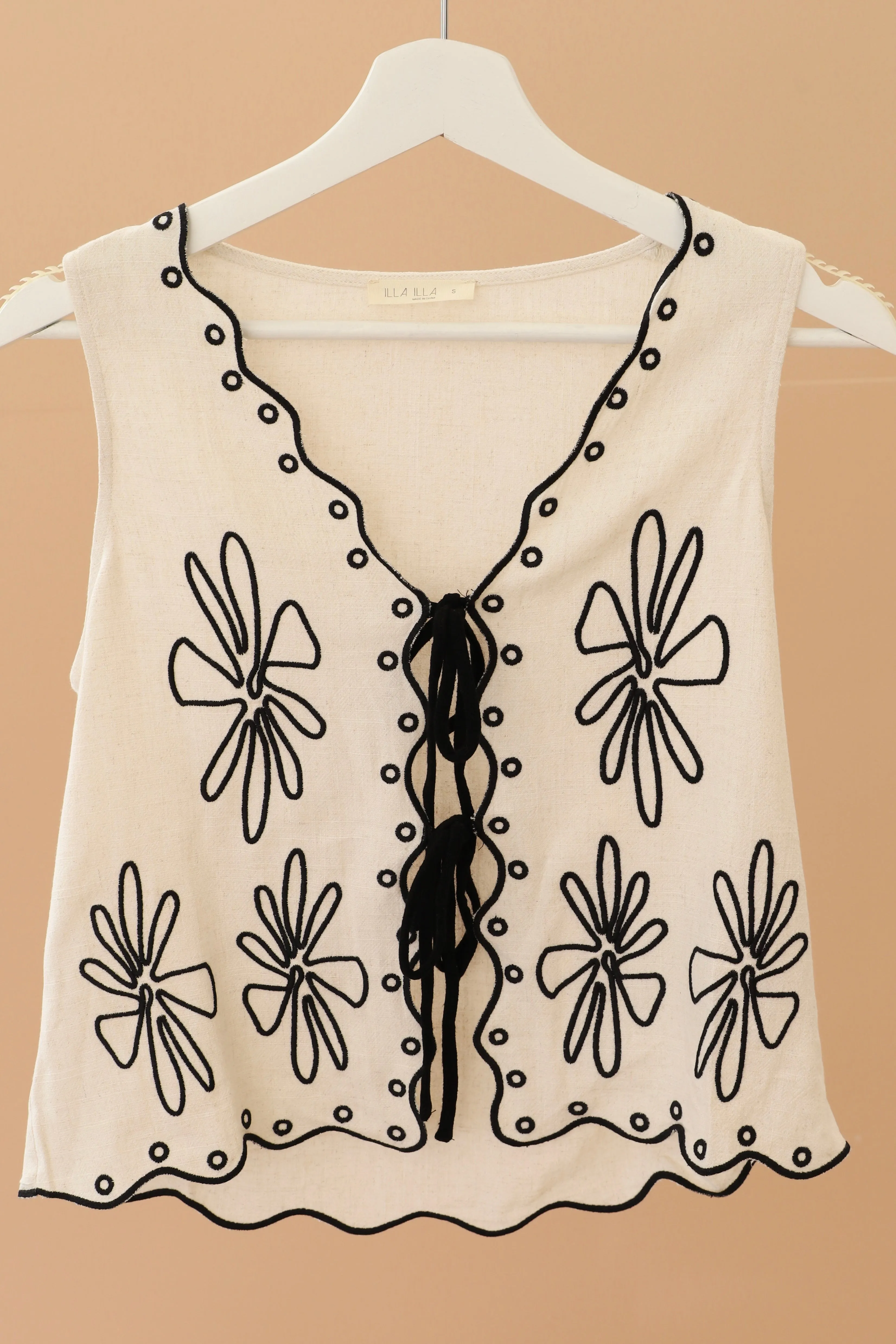 EMBROIDERED LINEN SET