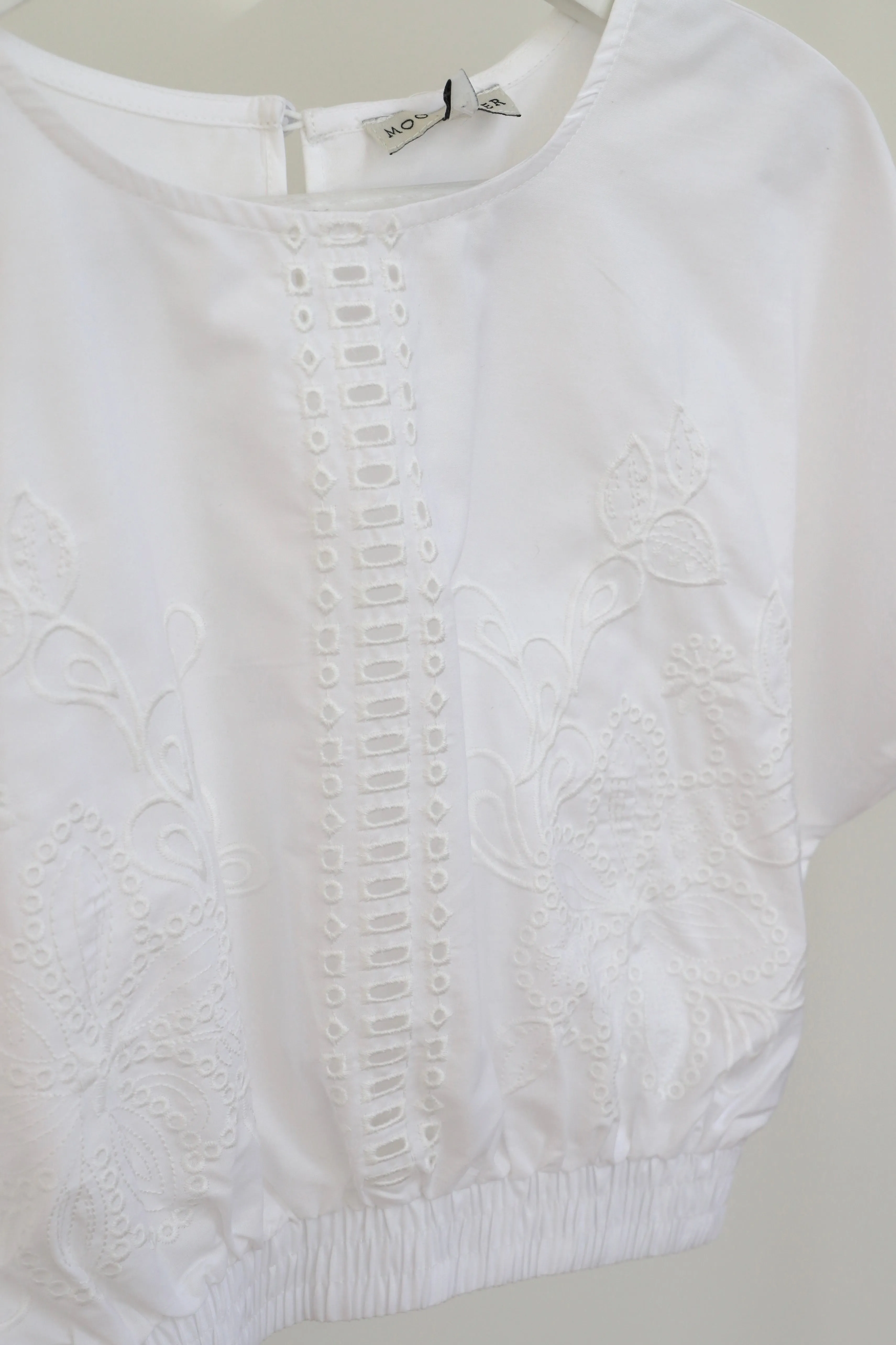 EYELET BALLOON CROP TOP