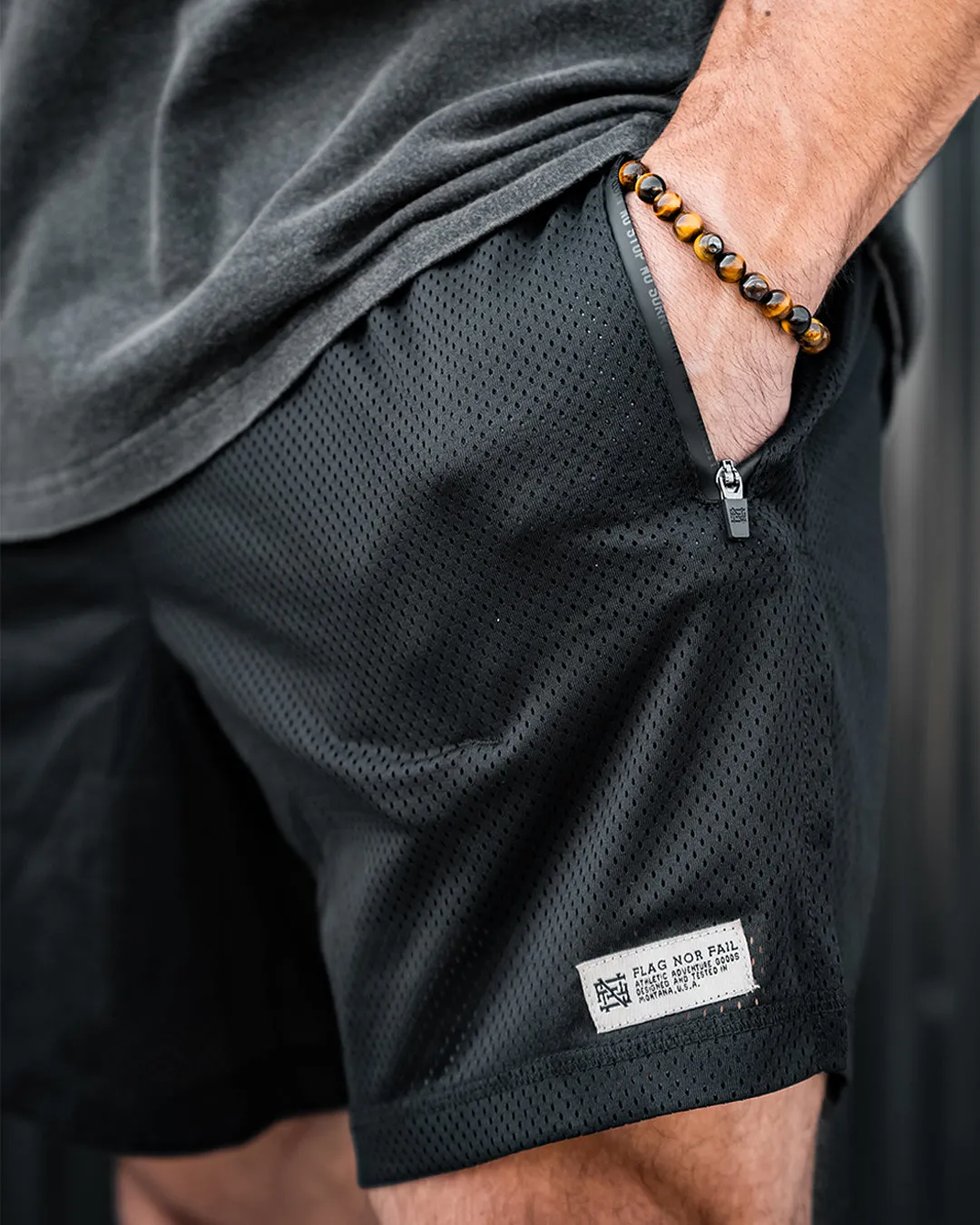 MENS MOMENTUM PATCH MESH SHORTS - WHITE