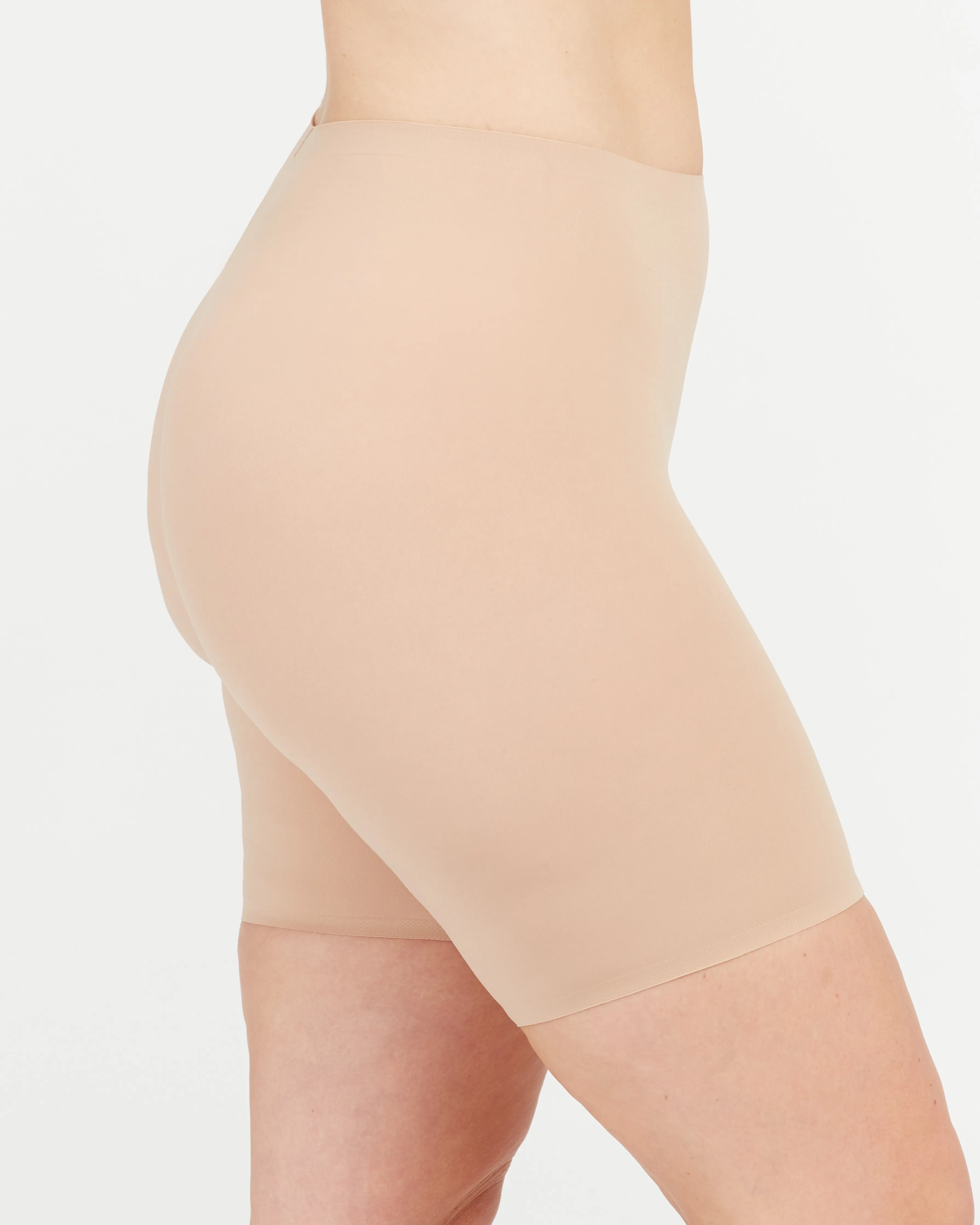 SPANXsmooth™ Fit-To-You Mid-Thigh Short