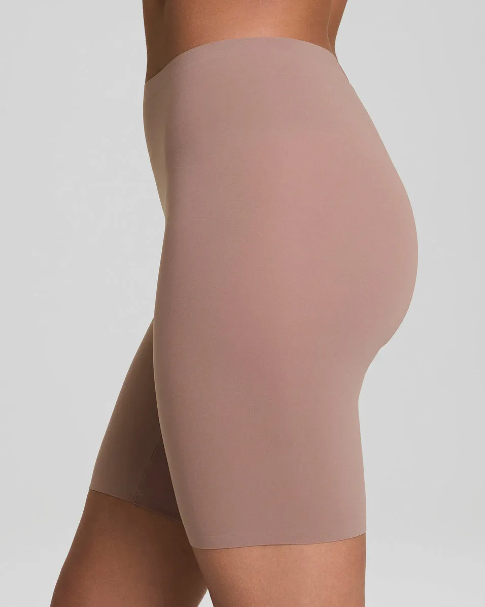 SPANXsmooth™ Fit-To-You Mid-Thigh Short